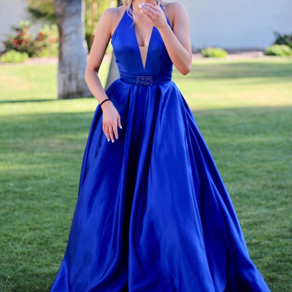 Sherri Hill Prom Dress 🤩💙 (Size 0)